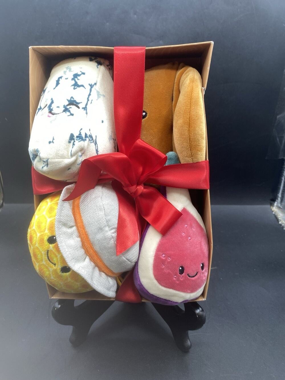 NEW, GIGGLESCAPE CHARCUTERIE BOX SET, FIG, BLUE CHEESE, HONEY & CRACKER PLUSH